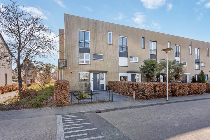 Photo of property Esbjergstraat 24, Hengelo