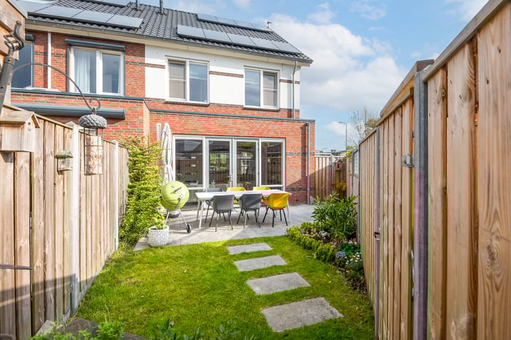 Photo of property Esdoornlaan 1, Sleeuwijk