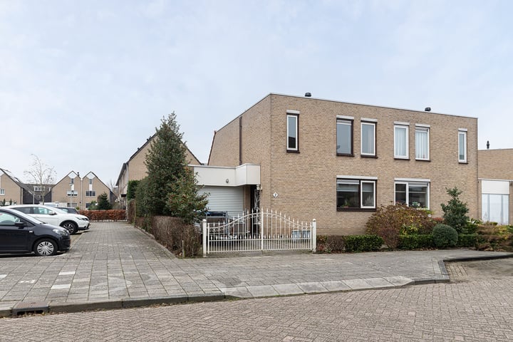 Esdoornlaan 2 in Papendrecht