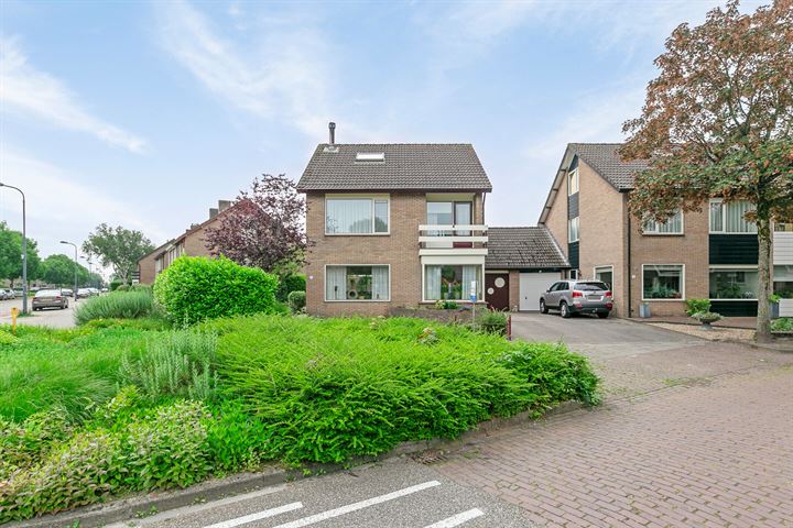 Esdoornstraat 1 in 's-Gravenpolder