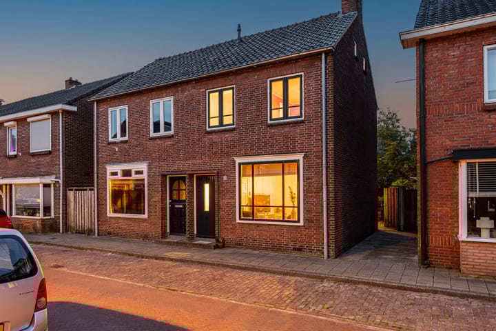 Esdoornstraat 13 in Enschede photo