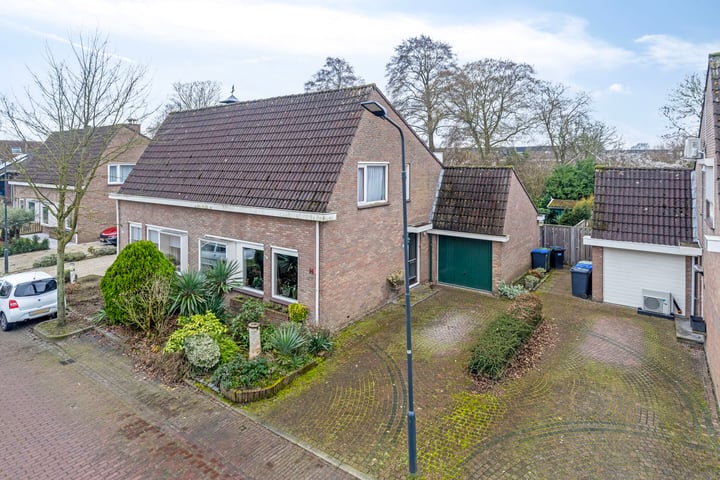 Photo of property Esdoornstraat 14, 's-Gravenpolder