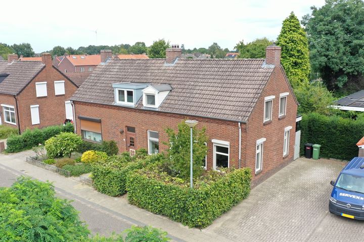 Esdoornstraat 22 in Neer