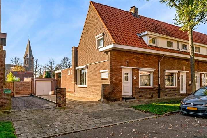 Esdoornstraat 26 in Geleen