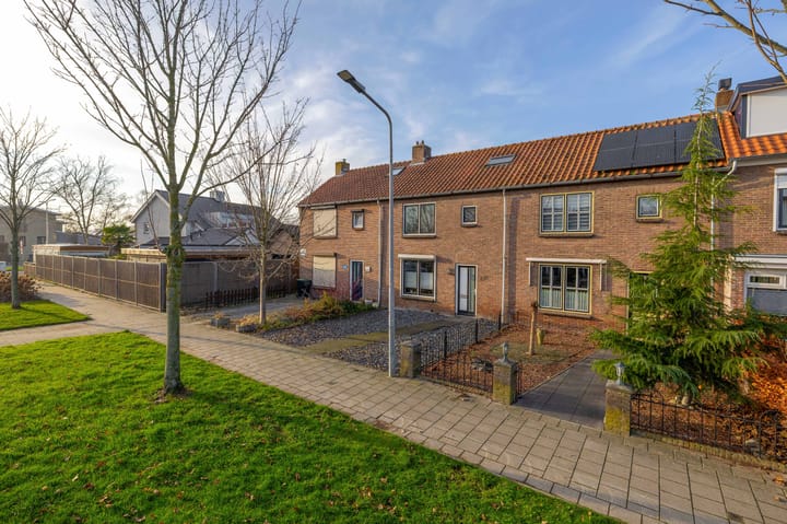 Esdoornstraat 38 in Ooltgensplaat