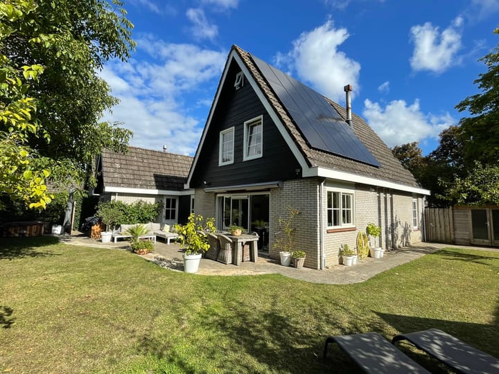 Photo of property Esdoornstraat 6, 's-Gravenpolder