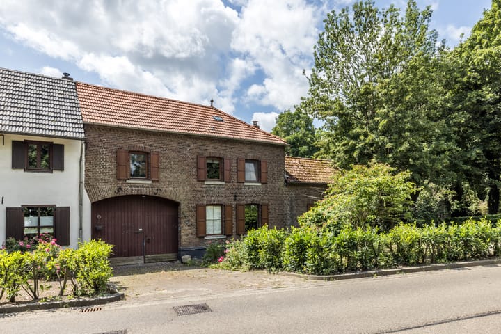 Photo of property Esschenweg 121, Heerlen