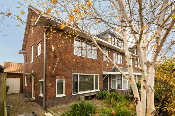 Essenlaan 24 in Zwanenburg