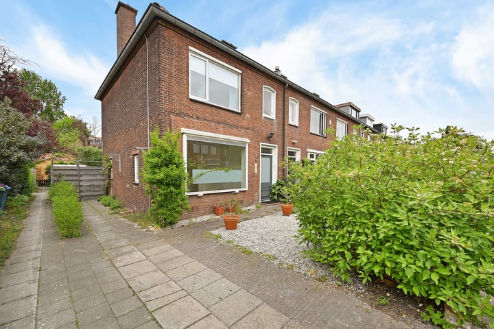 Essesteijnstraat 1 in Voorburg