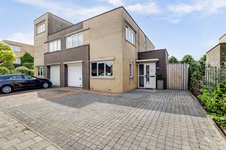 Etty Hillesumstraat 132 in Spijkenisse