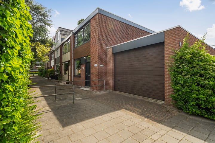 Photo of property F.C. Dondersstraat 25, Vlaardingen