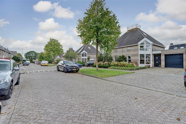 Photo of property F.J. Ebbensstraat 18, Tiel
