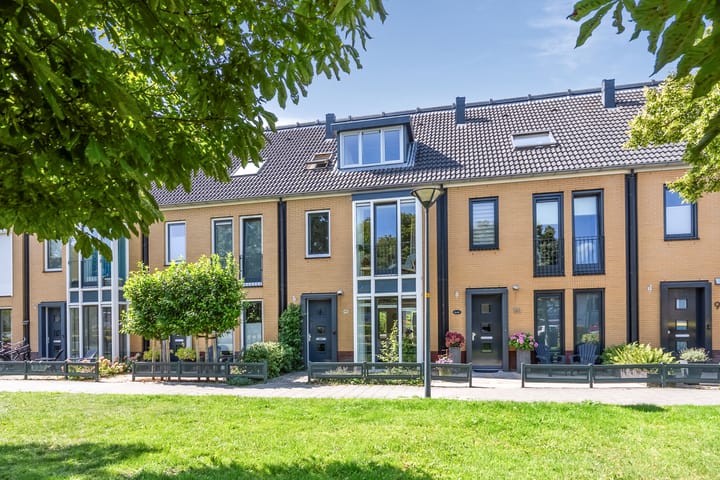 Photo of property Fanny Blankers-Koenlaan 95, Hoofddorp