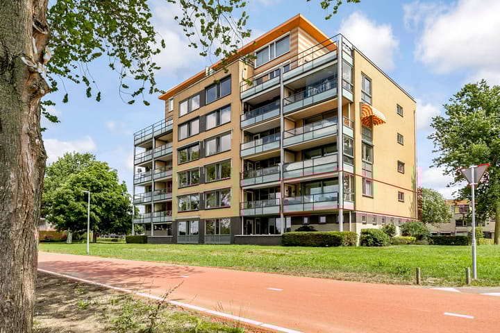 Fellinilaan 438 in Almere foto