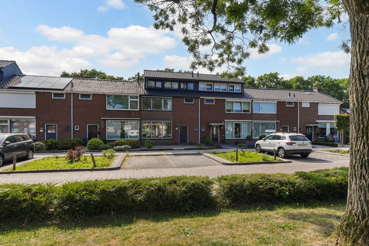 Photo of property Ferdinand Bolplein 31, Kaatsheuvel