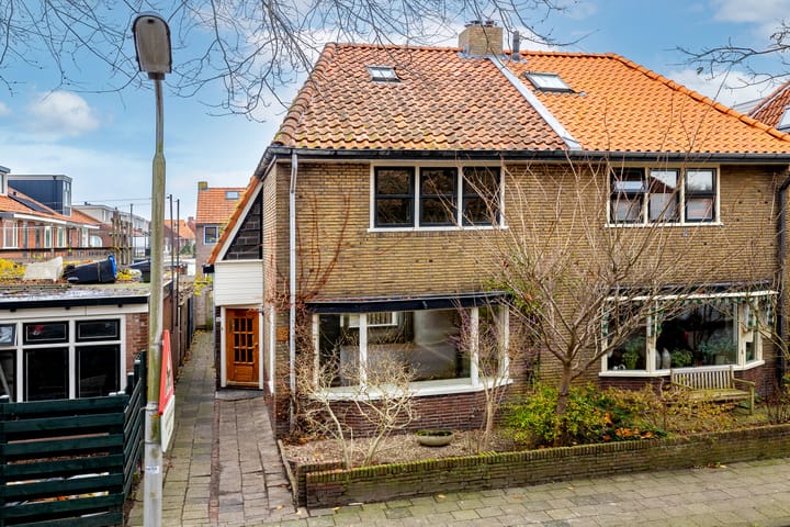 Photo of property Ferdinand Bolstraat 82, Leeuwarden
