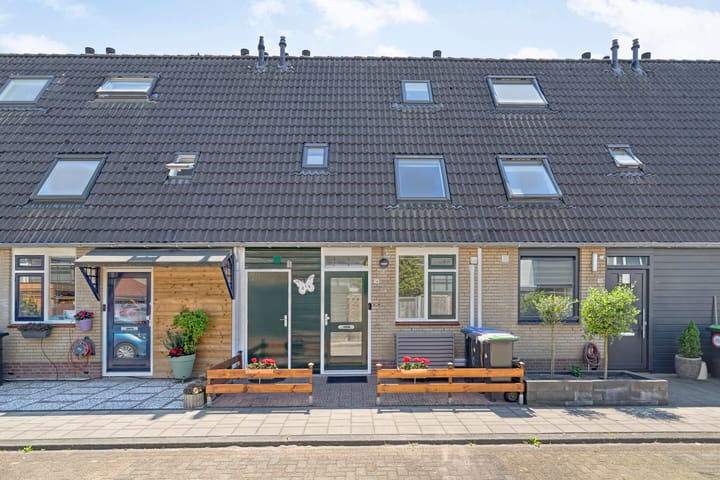 Photo of property Fie Carelsenstraat 18, Spijkenisse