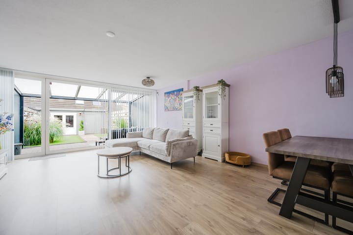 Photo of property Fie Carelsenstraat 6, Spijkenisse