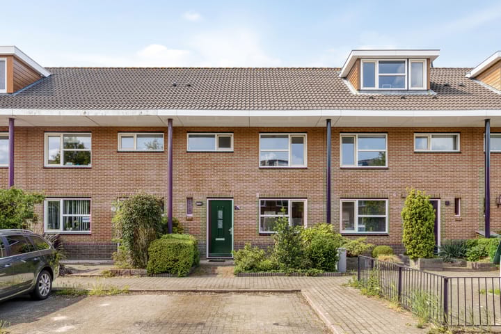 Figarolaan 16 in Nieuw-Vennep
