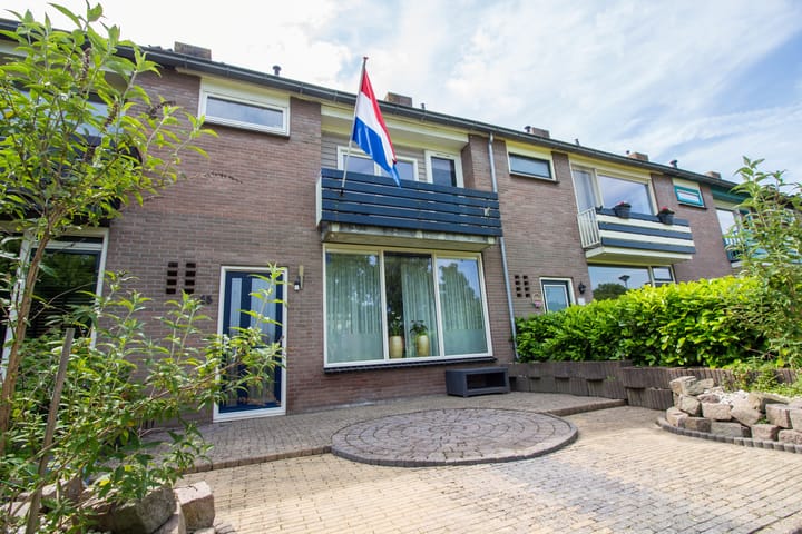 Flamingohof 15 in Bovenkarspel
