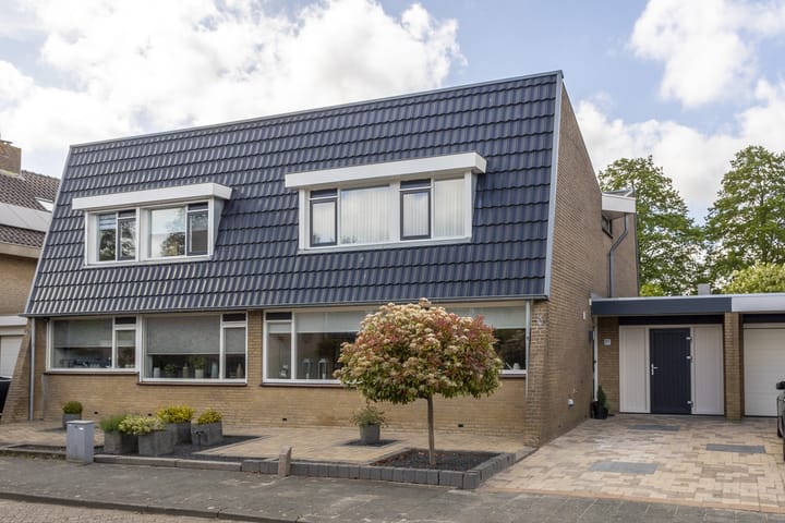 Photo of property Florenweer 14, Hardinxveld-Giessendam