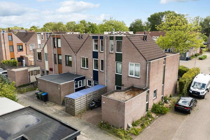 Fogelsanghstate 30 in Leeuwarden photo