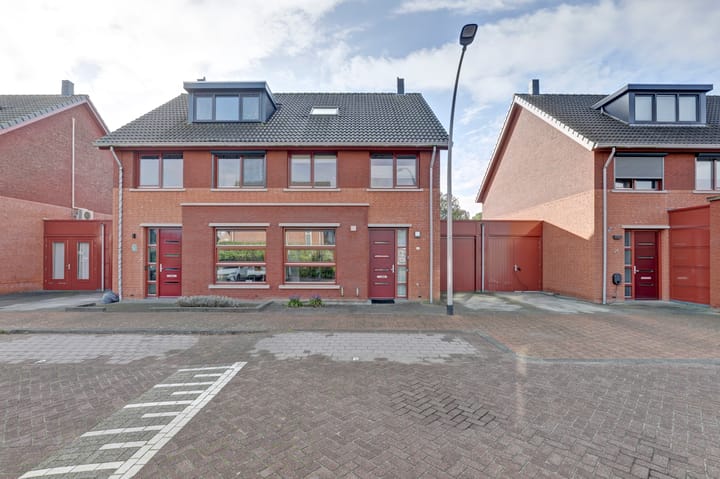 Photo of property Fonteinkruid 26, Hendrik-Ido-Ambacht