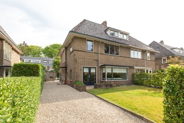 Frederik van Eedenlaan 26 in Hilversum