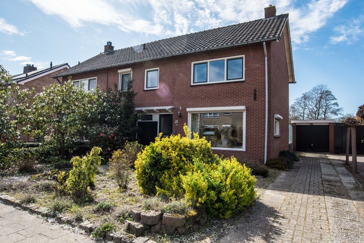 G.B. Vloedbeldlaan 20 in Almelo Foto