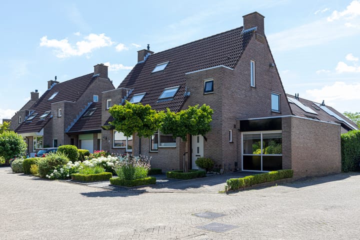 Photo of property Ganzerikveld 12, Woerden