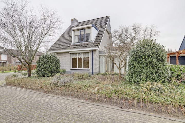 Gebroeders Delhezstraat 1 in Steenbergen