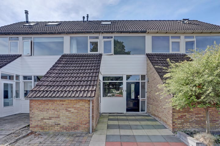 Photo of property Gerben Oswaldstraat 75, Harlingen