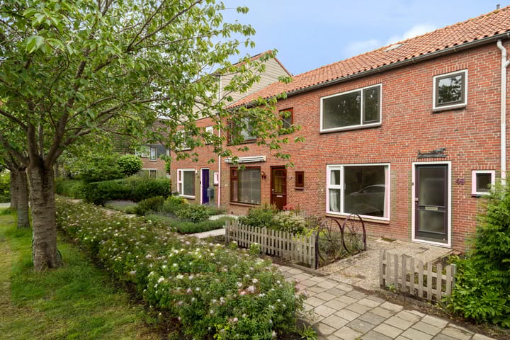 Photo of property Gerbrand Swartlaan 49, Woubrugge