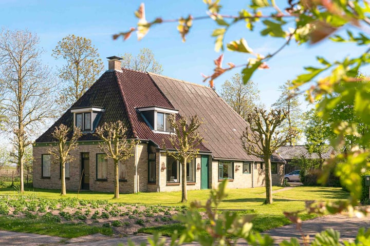 Gijsbert van Swietenstraat 27 in St.-Jacobiparochie