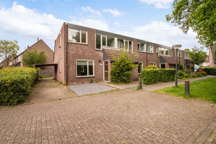 Gijsbrechtgaarde 327 in Apeldoorn