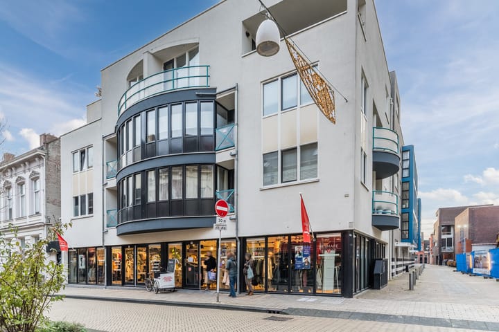 Girostraat 18 en Tilburg foto