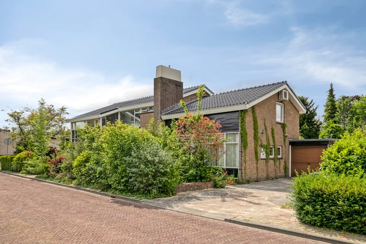 Photo of property Gladiolenlaan 1, Rozenburg