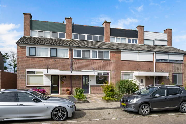 Photo of property Gladiolenstraat 11, Sint-Maartensdijk