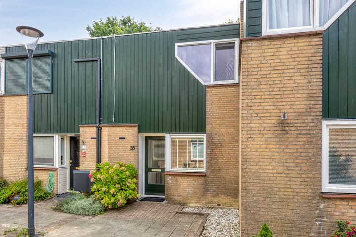Gorzenhoek 35 in Oud-Beijerland