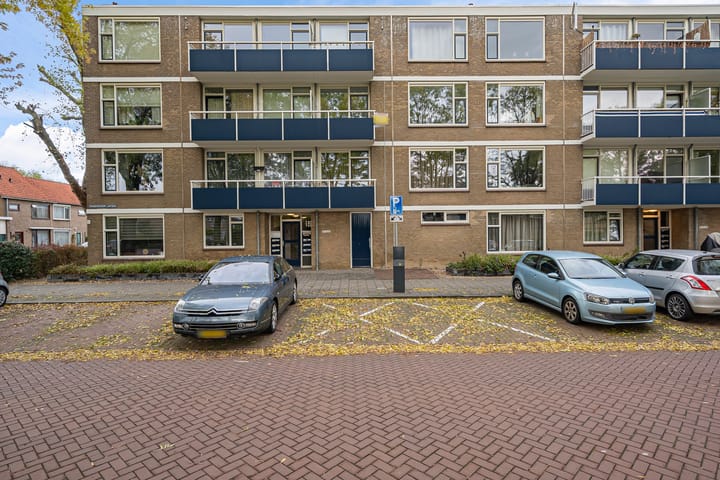 Goudenregenplantsoen 32 in Alphen aan den Rijn