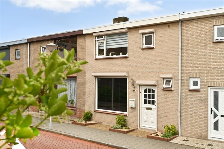 Goudenregenstraat 4 in Steenbergen