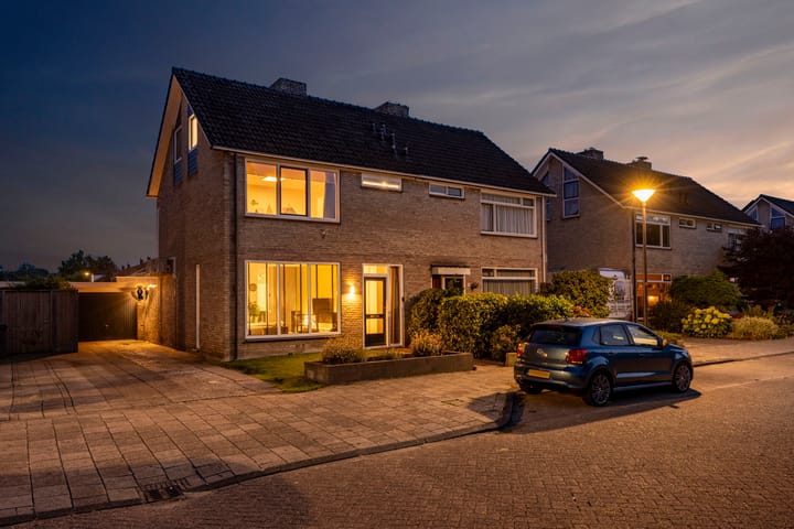 Goudenregenstraat 53 in Borne