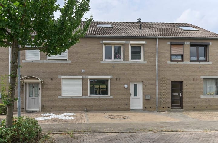 Goudenregenstraat 7 in Venlo photo