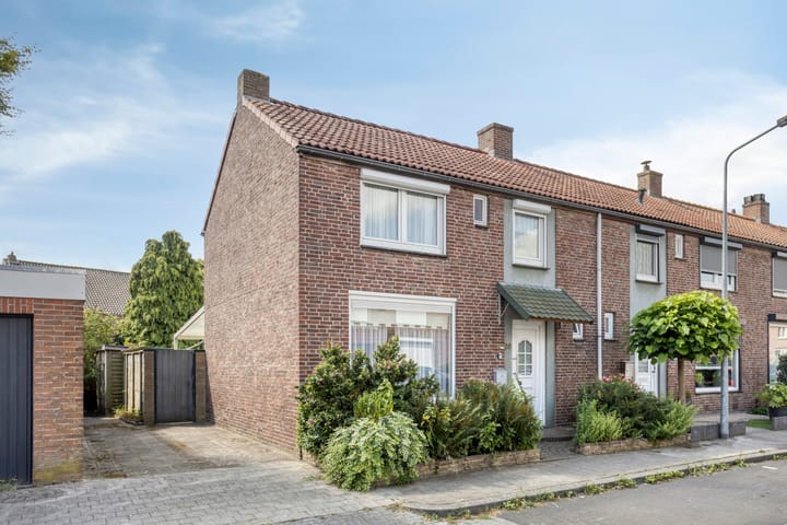 Goudriaanstraat 30 in Weert photo