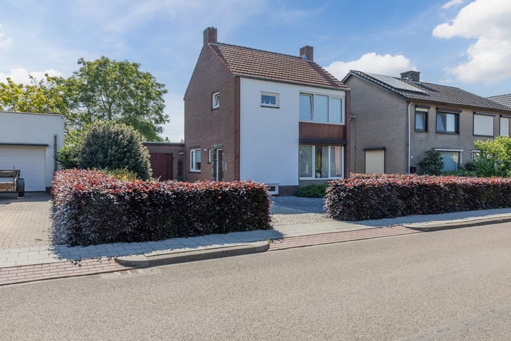 Gouverneur Houbenstraat 21 in Stevensweert foto