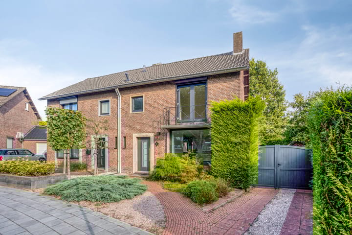 Photo of property Graaf Johan Frederikstraat 8, Landgraaf
