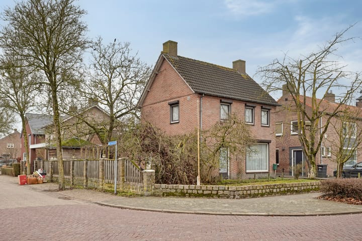 Photo of property Graaf Wernerstraat 10, Heeswijk-Dinther