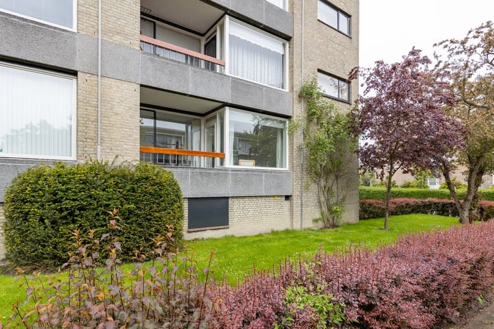 Photo of property Granadoslaan 2, Rotterdam