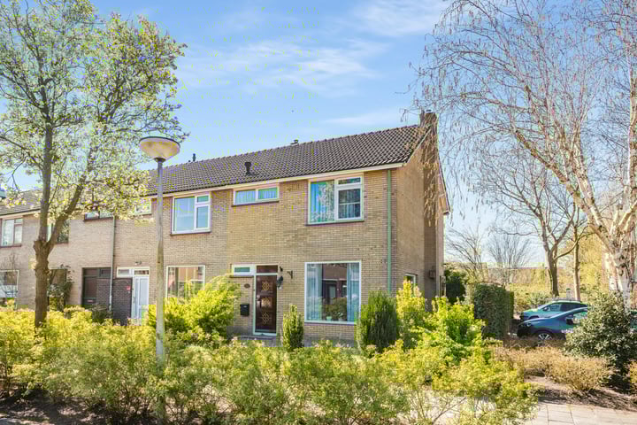 Photo of property Grashof 13, Oostzaan