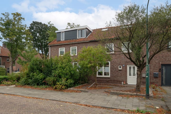 Grimhuijsenstraat 32 in Ulvenhout